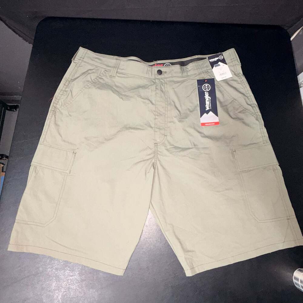 Wrangler AGT Shorts Men 42 Green All Terrain Gear Outdoors Cargo Utility 🔥NEW🔥